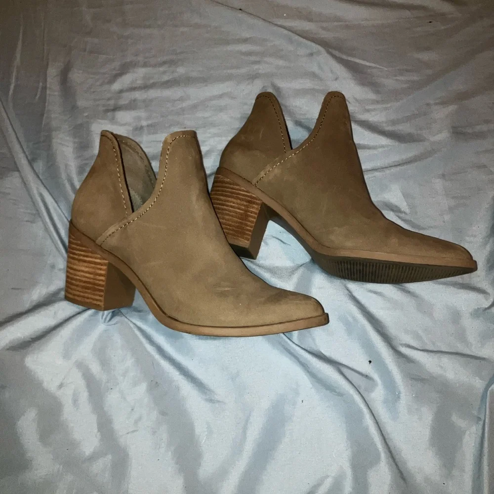 Ankle. Booties - Picture 2 of 3